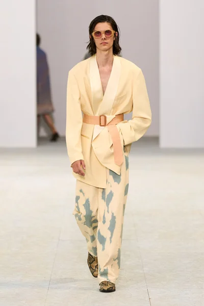 Look 28